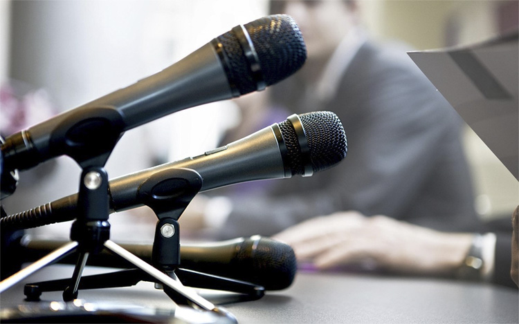 Синхронный переводчик на мероприятие